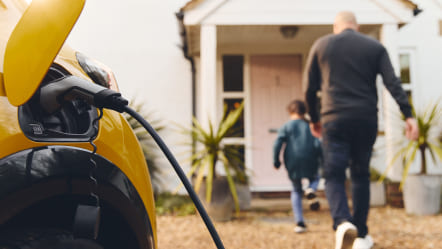 Recharger une voiture électrique à la maison